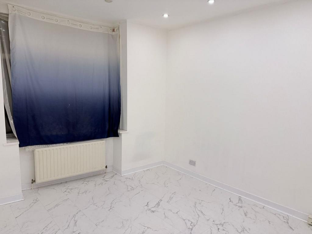 House in Mitcham - View 4