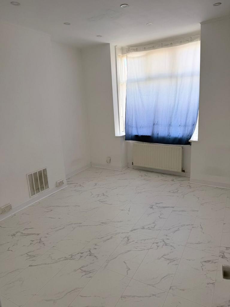 House in Mitcham - View 5