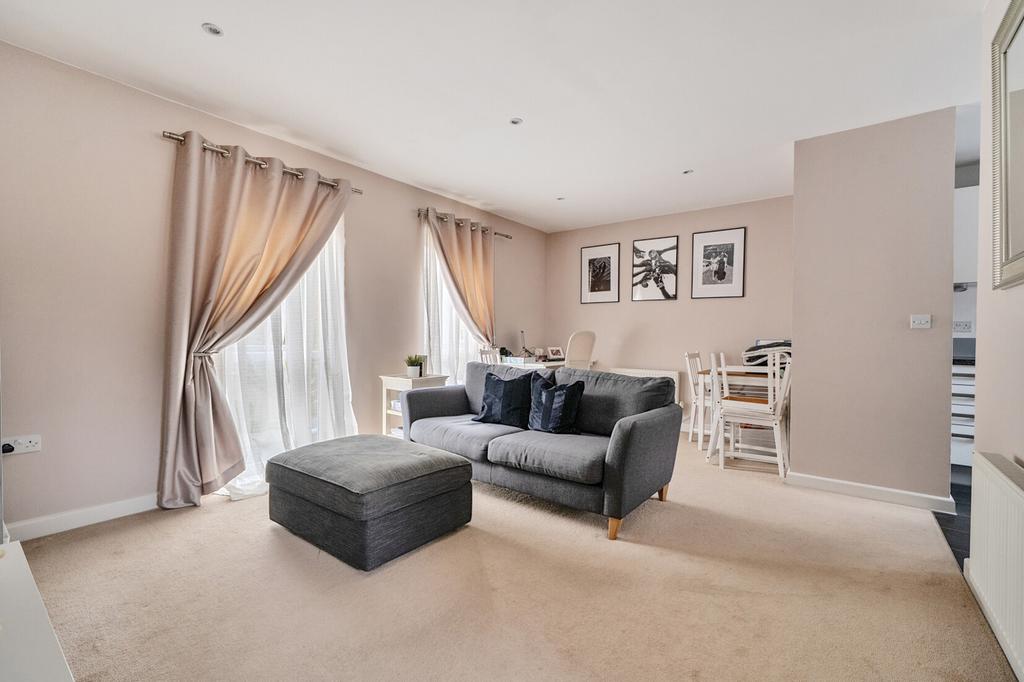 Apartment in Reading - View 4
