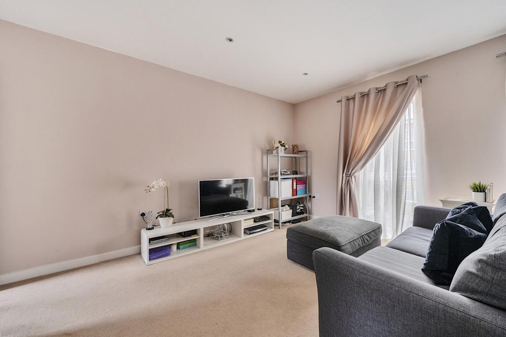 Apartment in Reading - View 5