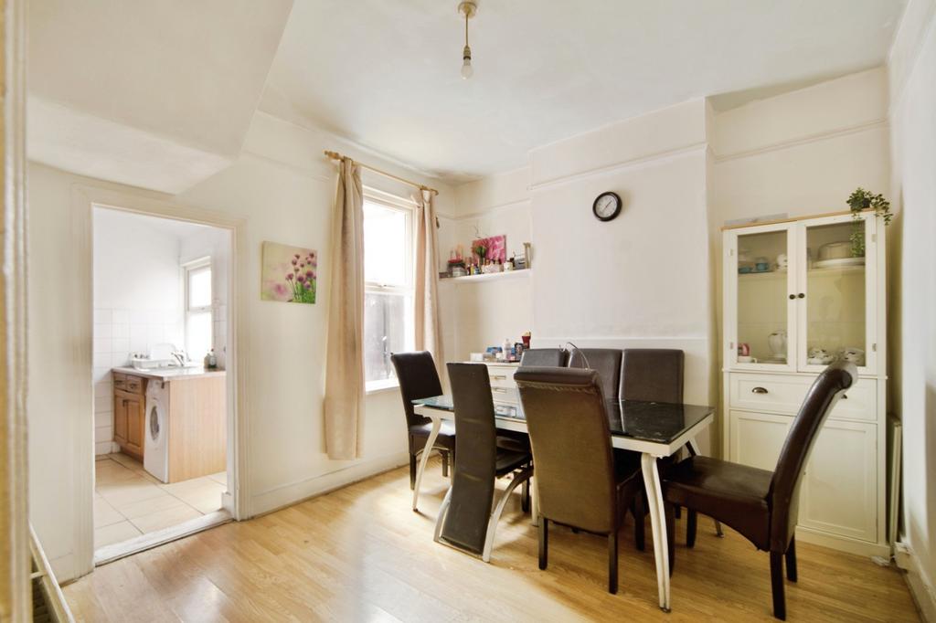 House in London - View 3