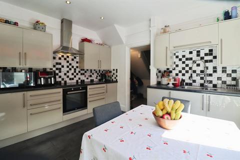 4 bedroom terraced house for sale, Broad Street, Barry