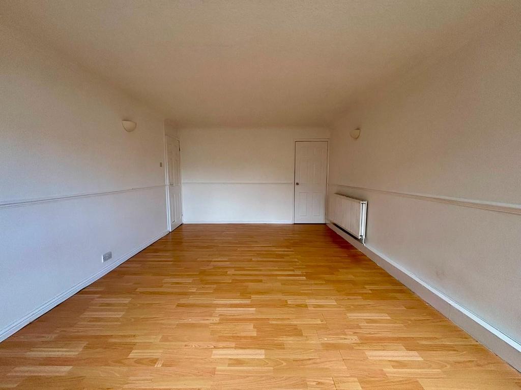 Apartment in Tottenham - View 3