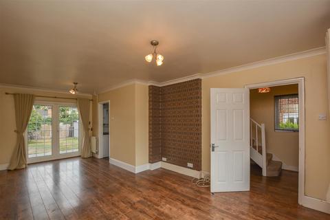 3 bedroom end of terrace house for sale, Knights Way, Brentwood