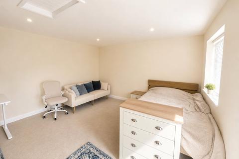 1 bedroom apartment to rent, Sutton Square, Greater London TW5