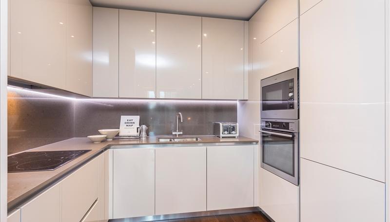 Apartment in Charles Clowes Walk - View 3