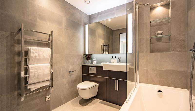 Apartment in Charles Clowes Walk - More