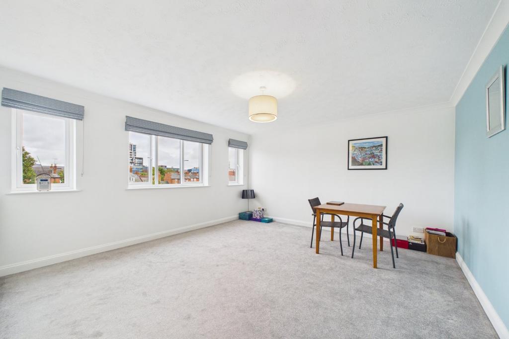 Apartment in Reading - View 3