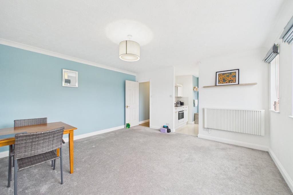 Apartment in Reading - View 4