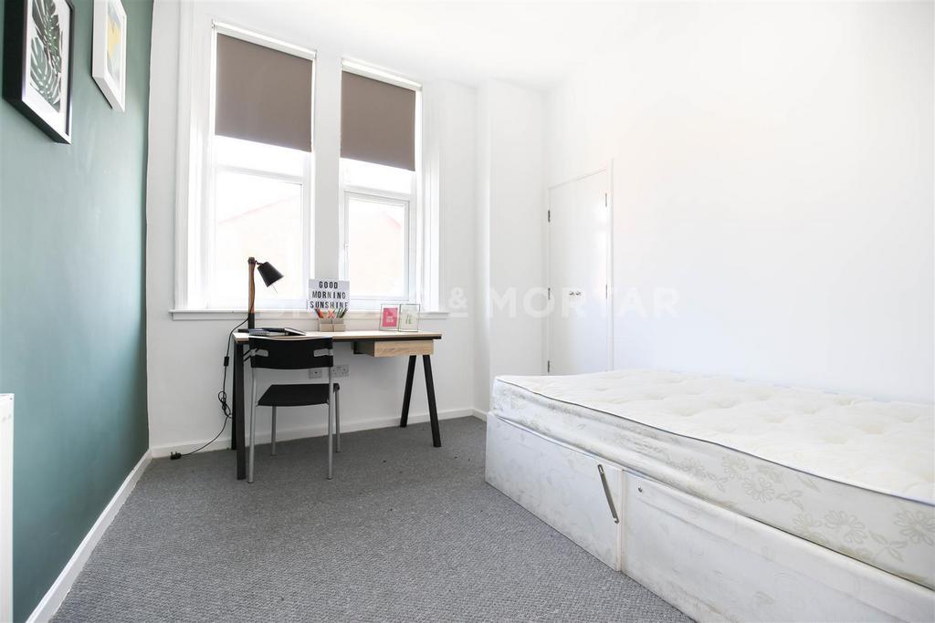 Apartment in Newcastle Upon Tyne - More