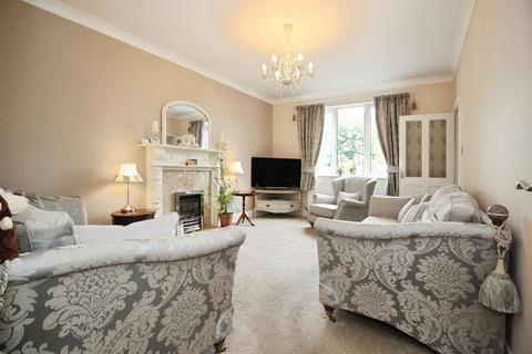 3 bedroom semi-detached house for sale, Greenwood Avenue, Earlsheaton, Dewsbury