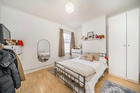 3 bedroom maisonette for sale, Hainault Road, Leyton
