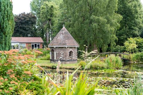 2 bedroom detached bungalow for sale, Lakeside Court, Thurnby, LE7