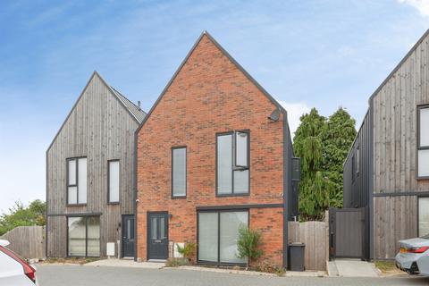 4 bedroom semi-detached house for sale, Harrowfield Close, Nuneaton