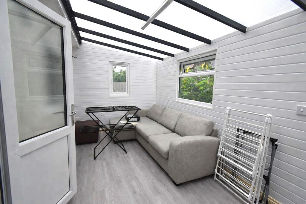 Apartment in Harrow - View 3