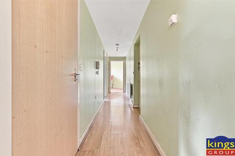 2 bedroom flat for sale, Riverhead Close, London