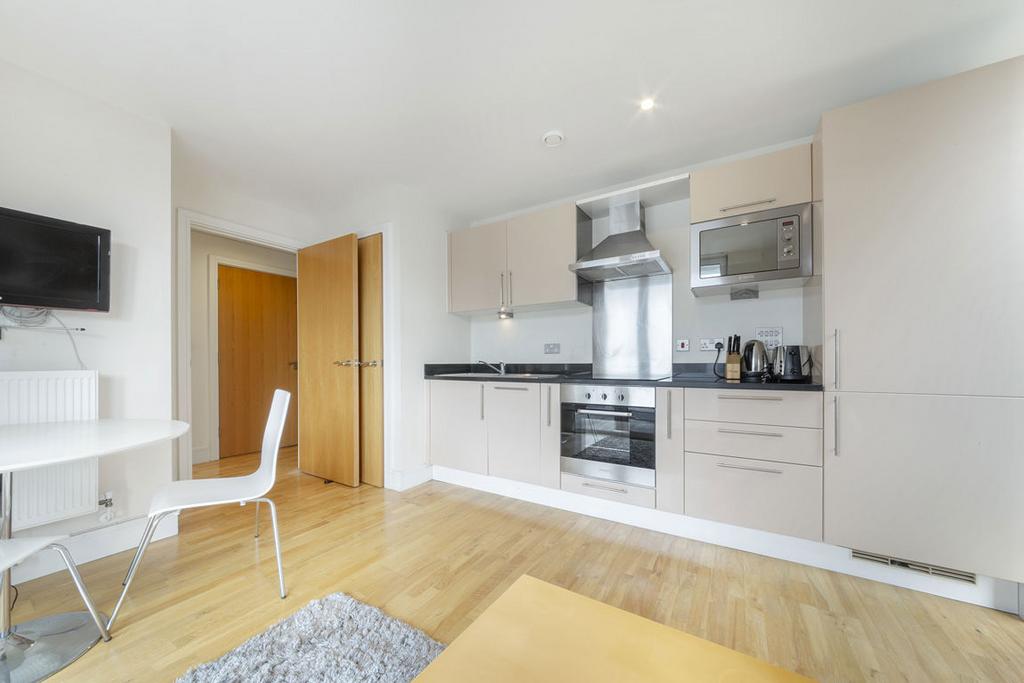 Apartment in London - View 5