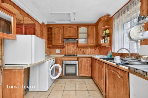 2 bedroom terraced house for sale, Derinton Road, London