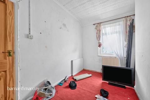 2 bedroom terraced house for sale, Derinton Road, London