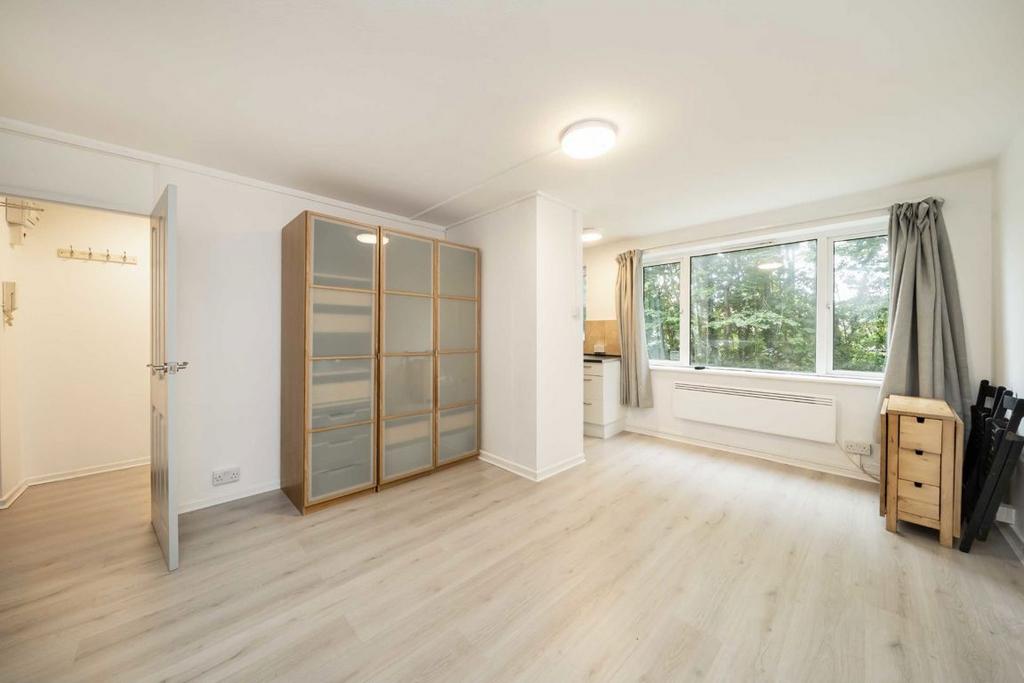 Apartment in London - View 3