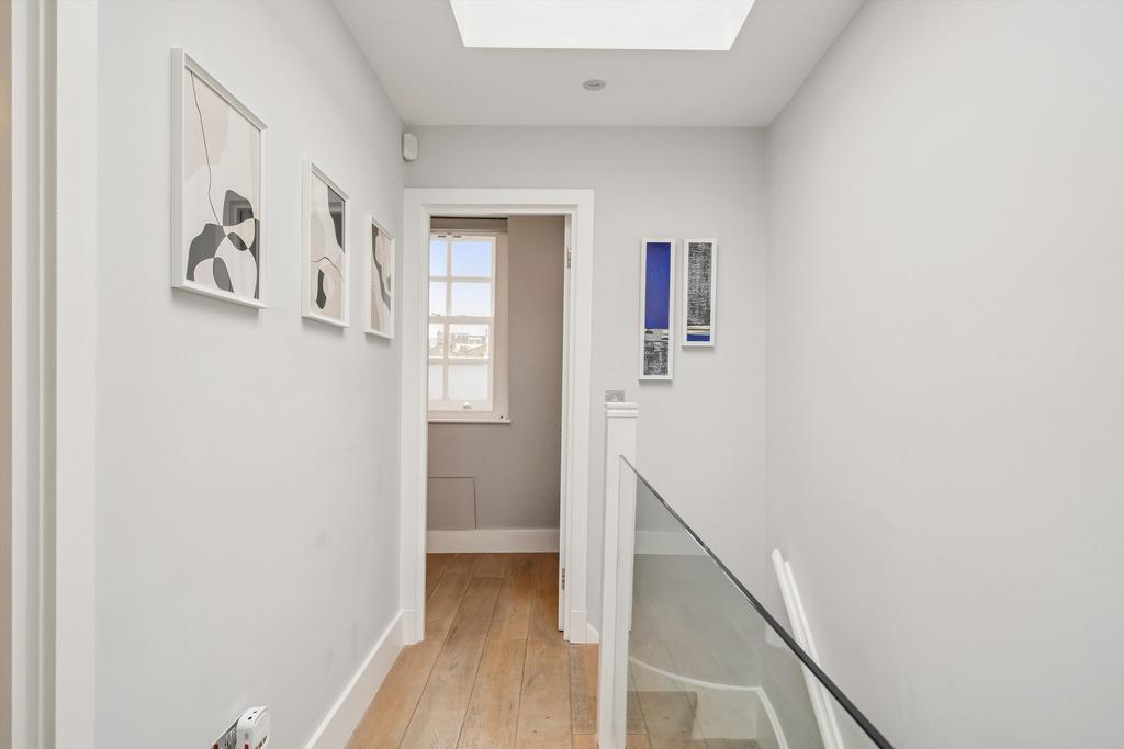 Apartment in London - View 4