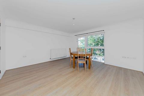 2 bedroom flat to rent, Jubilee Close, London NW10