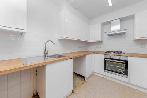 2 bedroom flat to rent, Jubilee Close, London NW10