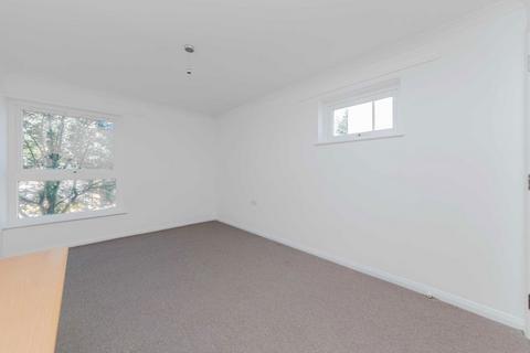 2 bedroom flat to rent, Jubilee Close, London NW10