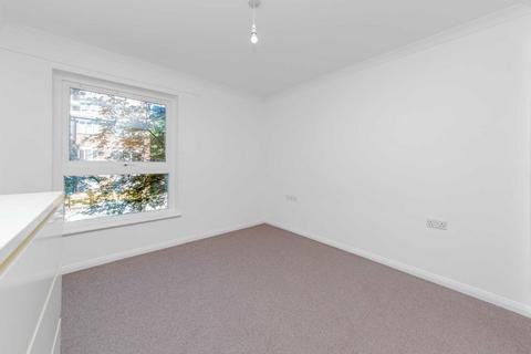 2 bedroom flat to rent, Jubilee Close, London NW10