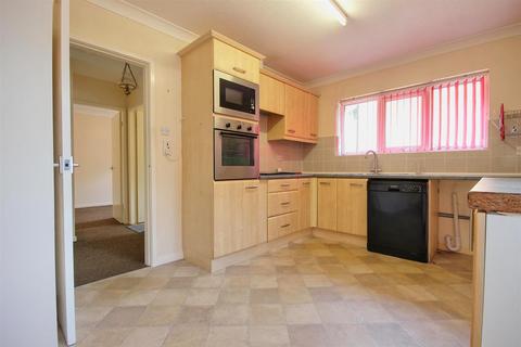 2 bedroom detached bungalow for sale, Beckside, Hornsea