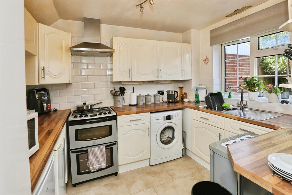 House in Fareham - View 4