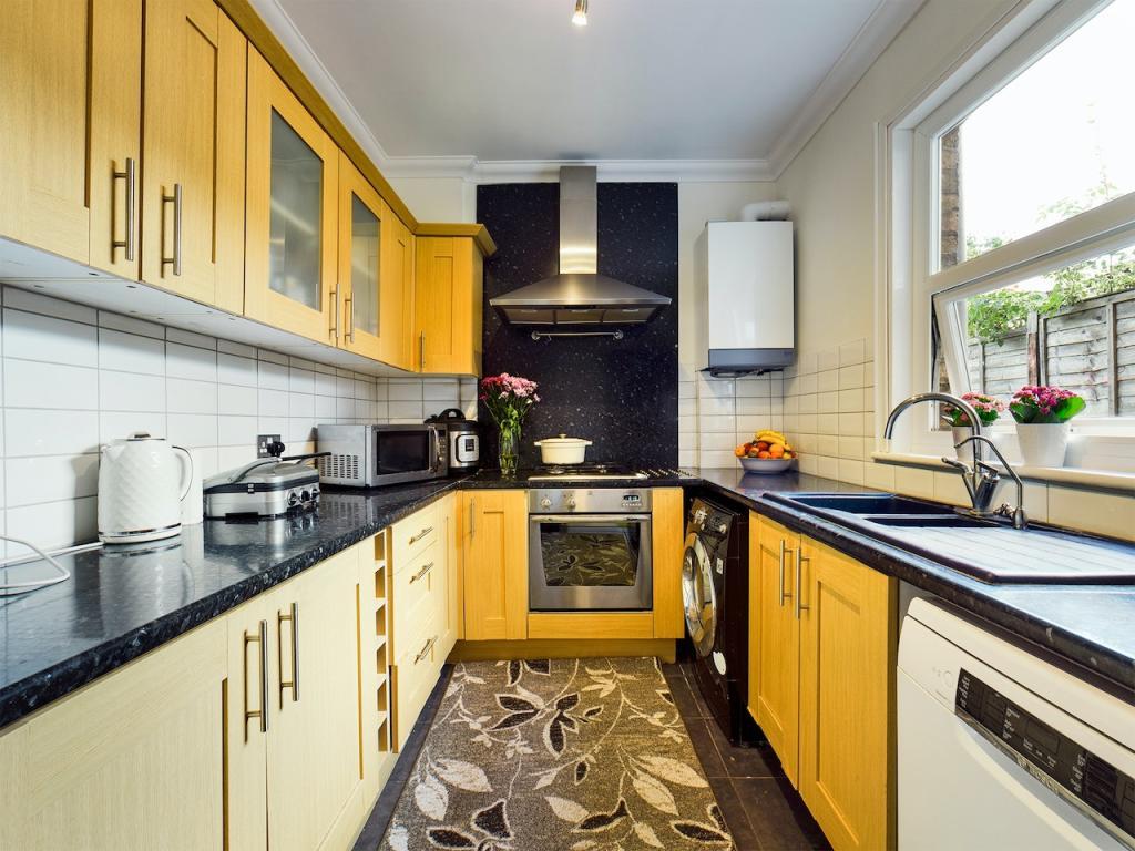 House in Sutton - View 4