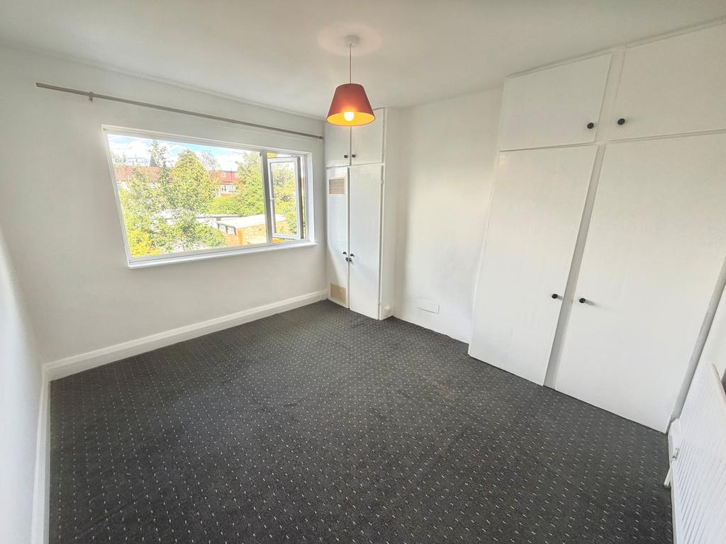 House in Newbury Park - More