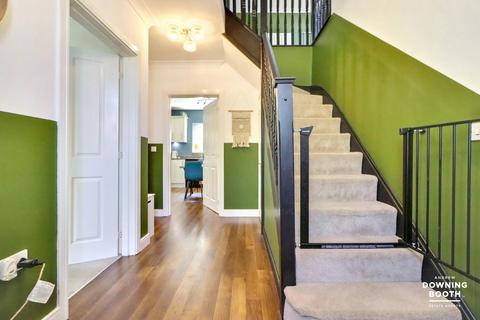 4 bedroom townhouse for sale, Selwyn Road, Burntwood, WS7 9HU - No Upward Chain