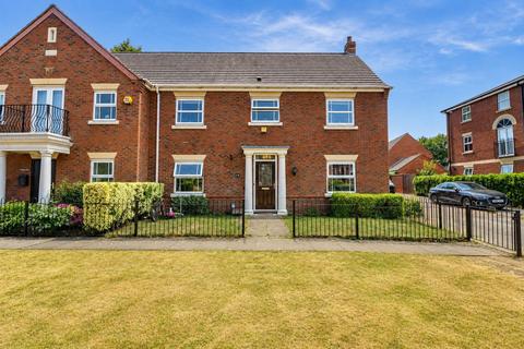 4 bedroom townhouse for sale, Selwyn Road, Burntwood, WS7 9HU - No Upward Chain