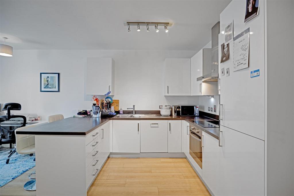 Apartment in Canning Town - View 2