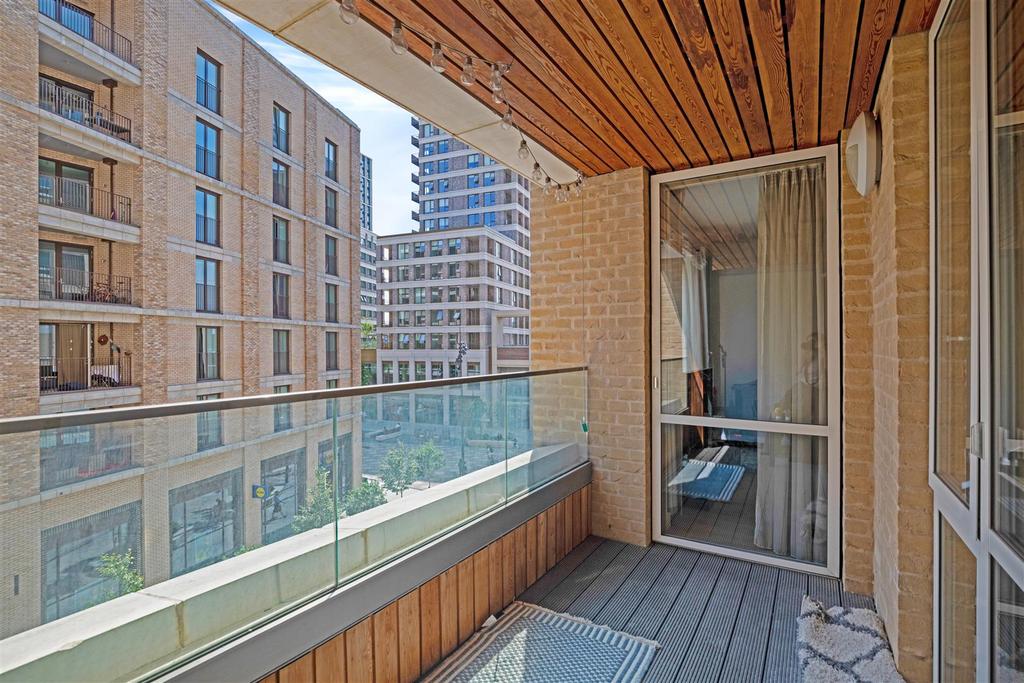 Apartment in Canning Town - View 3