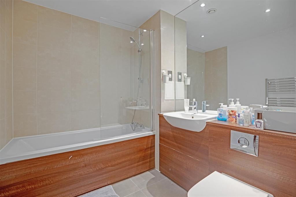Apartment in Canning Town - View 5