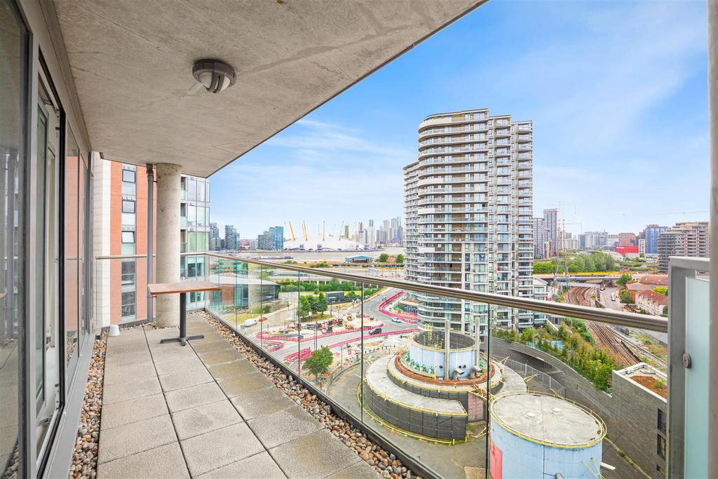 Apartment in Royal Victoria Dock - View 3