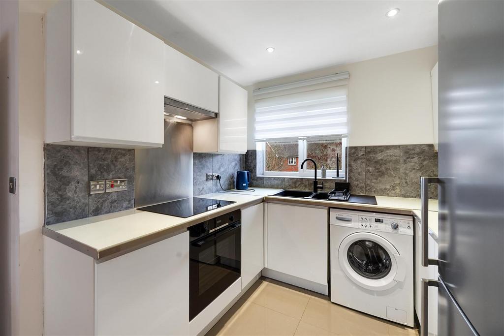 Apartment in Custom House - View 2