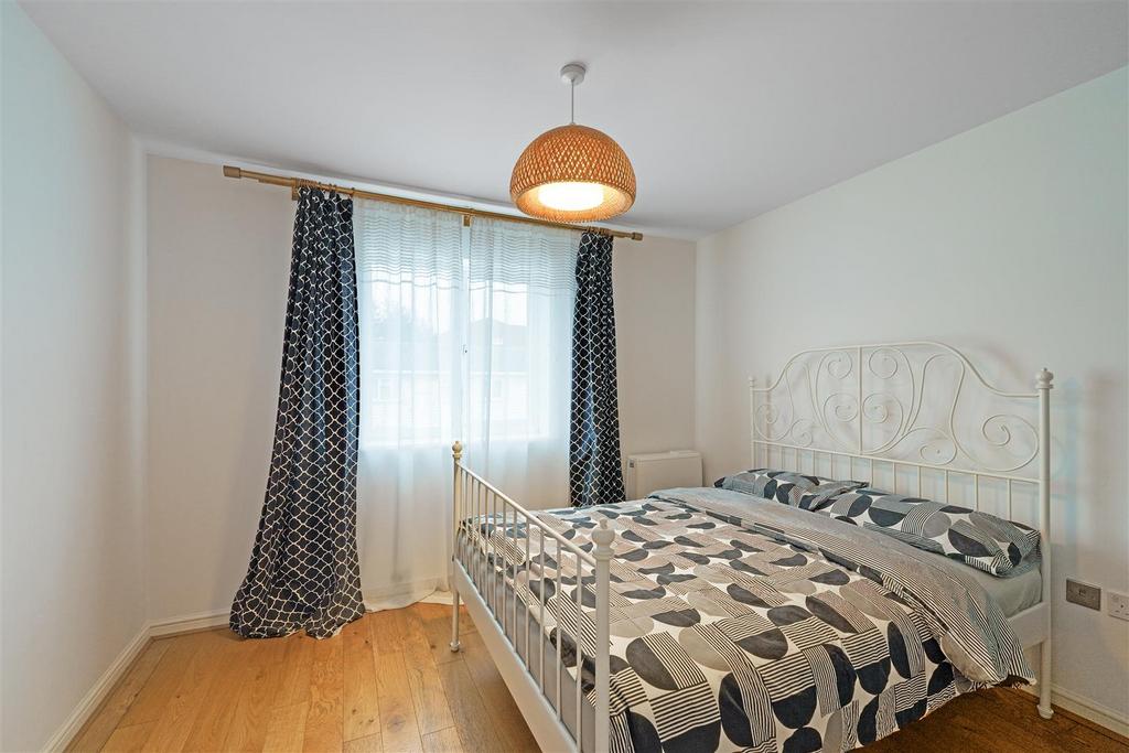 Apartment in Custom House - View 3