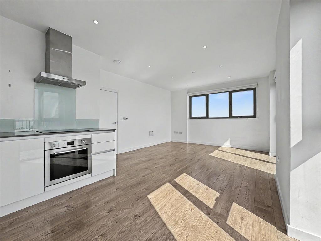 Apartment in Beckton - View 4