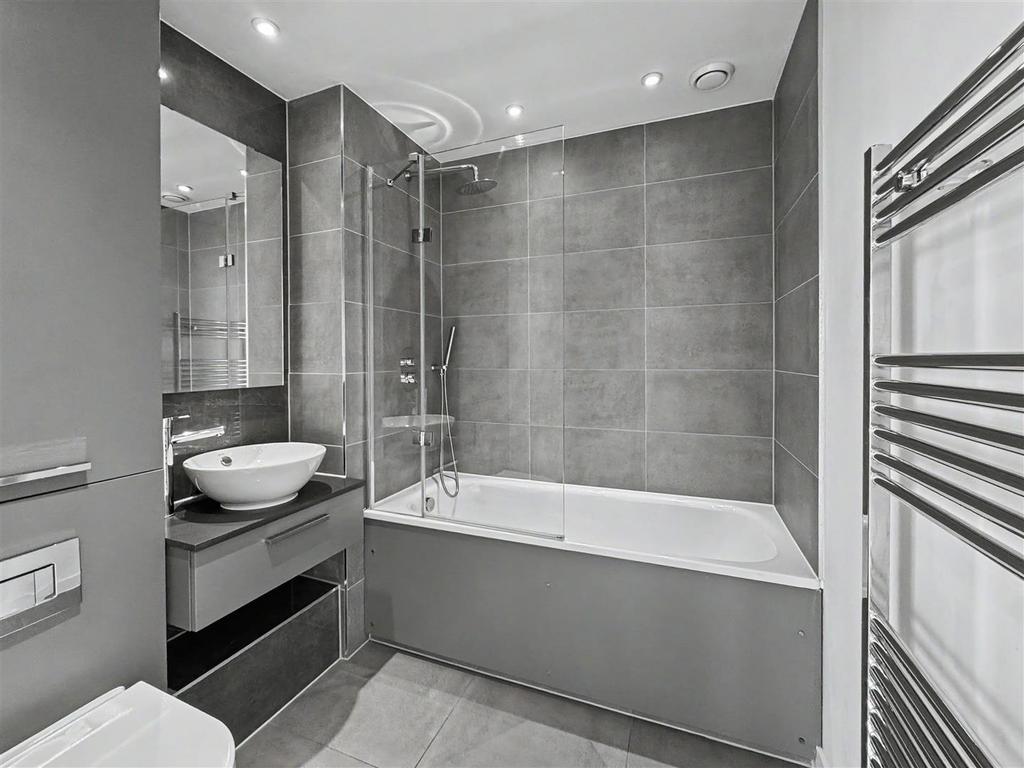 Apartment in Beckton - More