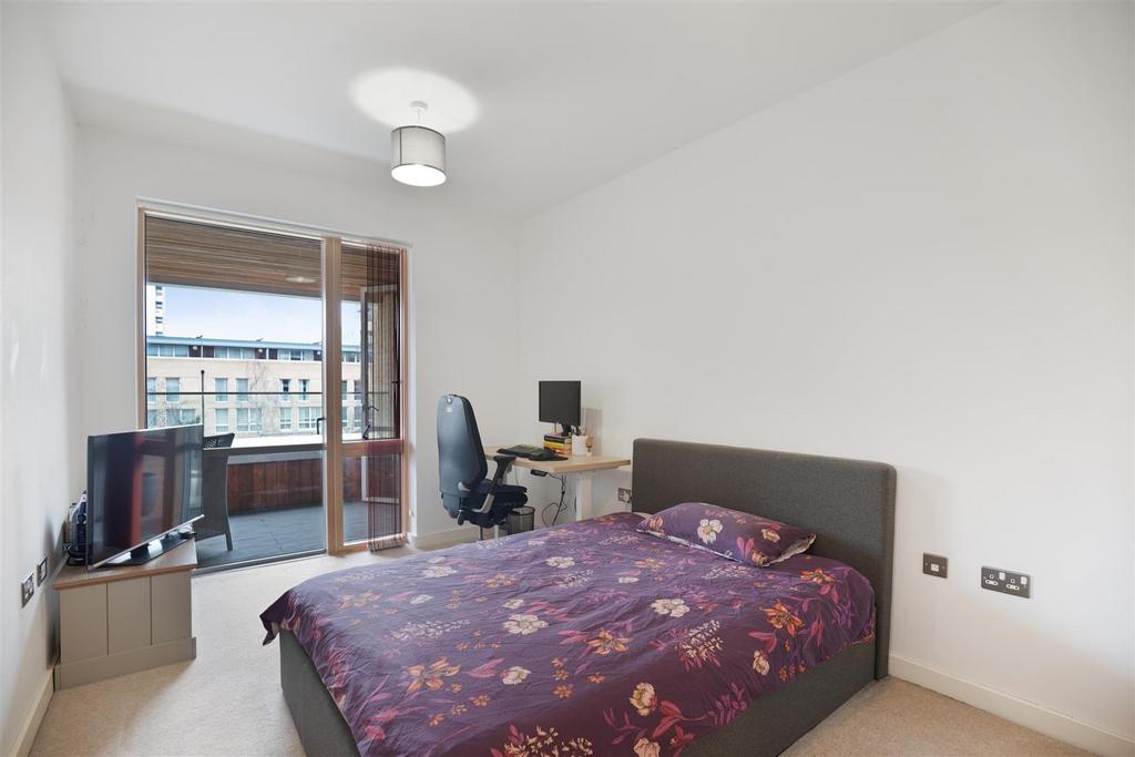 Apartment in Canning Town - More