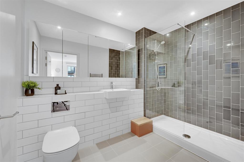 Apartment in Goodluck Hope Walk - More