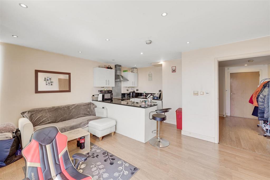 Apartment in Beckton - View 3