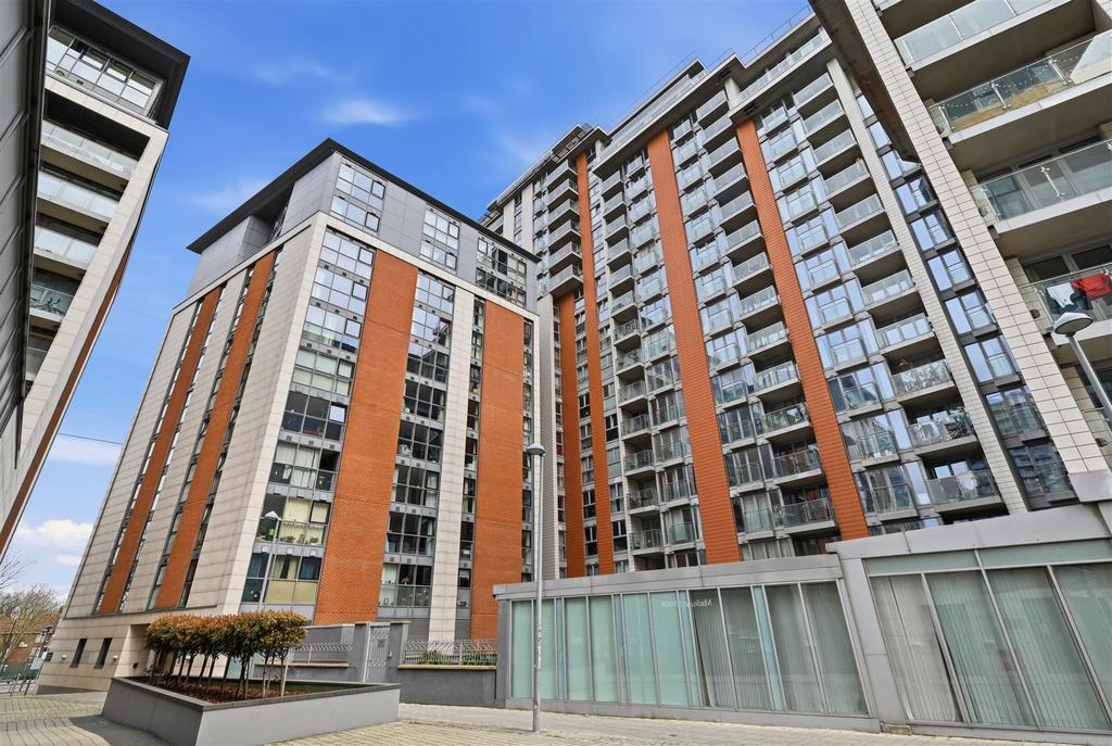 Apartment in Royal Victoria Dock - View 4