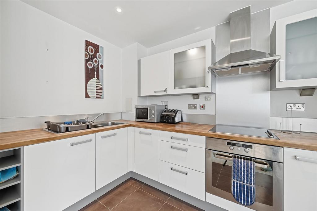 Apartment in Royal Victoria Dock - View 5