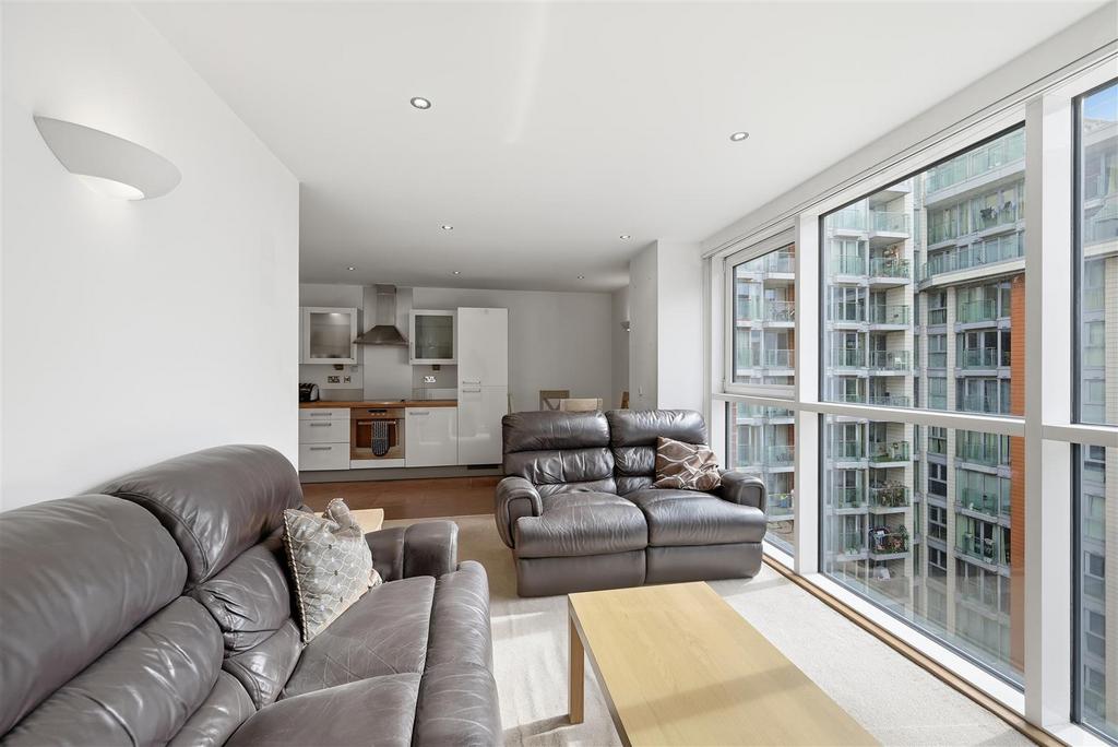 Apartment in Royal Victoria Dock - More