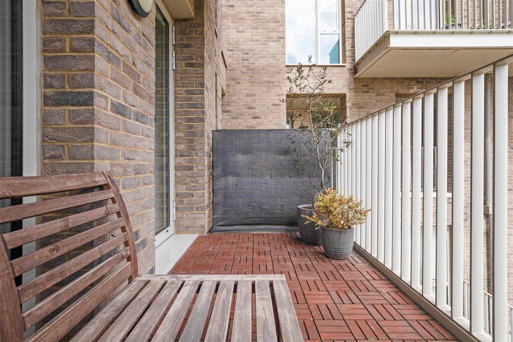 Apartment in Silvertown - View 3